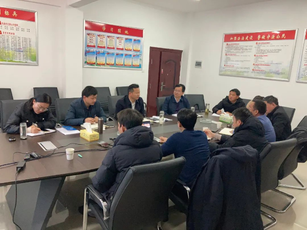 县委副书记、政法委书记王波在广源集团听取九资河镇商旅运营提升规划情况汇报